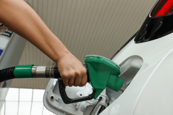 Ahorro de combustible: los hábitos que reducen el gasto mensual