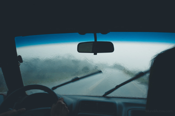 Conducción con lluvia: cómo manejar con seguridad este otoño